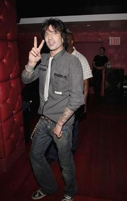 Latest photos of Tommy Lee, biography.